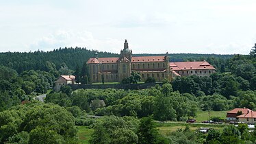 Vista lejana del monasterio