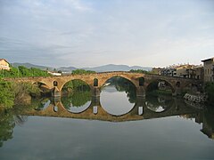 Puente románico de Puente la Reina.[5]​