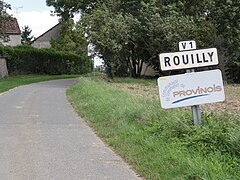 Entrée de la localité Rouilly au nord de ses deux maisons.