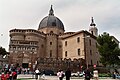 Ang Basilica della Santa Casa mula sa likuran