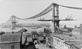 Construcción del puente de Manhattan (Estados Unidos), año 1909. Por Irving Underhill.