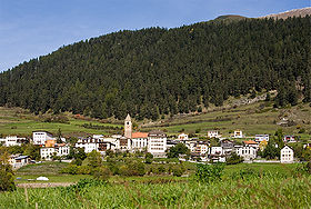 Ramosch mit der Florinus-Kirche