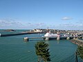 Terminal du Naye avec un ferry de Condor Ferries.