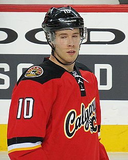Knight uransa ensimmäisessä NHL-ottelussa 5. maaliskuuta 2014