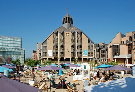 Le Collège Albert Descamps et Louvain-la-Plage.