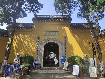 灵岩山寺大门