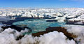 Le lac Alsek avec, au fond à droite, le glacier Alsek.