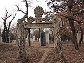 Henkien tie, eräs kävelyreitti Kungfutsen hautausmaalla Qufussa.