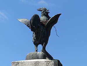 Le coq qui surmonte le monument aux morts.