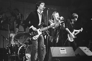 The Sex Pistols v Paradisu, Amsterdam, 6. ledna 1977. Zleva: Paul Cook, Glen Matlock, Johnny Rotten, Steve Jones.