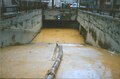 Asti, 7-8 novembre 1994. Idrovora in azione per espellere l'acqua da un garage totalmente sommerso