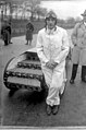 Ingenieur und Rennfahrer Kurt C. Volkhart vor seinem Raketen-Auto, Nürburgring 1929