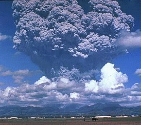 Penacha volcanic al moment de l'erupcion de 1991.