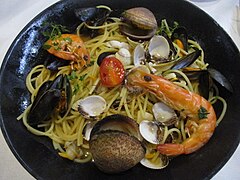 Spaghetti alle vongole, aux palourdes et crevettes