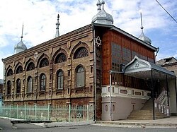 Yksi Qırmızı Qəsəbən synagogista.