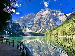 El lago de Braies en el parque natural Fanes-Sennes-Braies