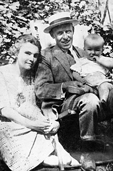 Ludmila Vančurová s rodinou, 1923