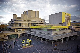 Royal National Theatre, Llunadin, gan Denys Lasdun (1967–1976)