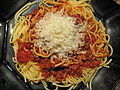 Spagetti Bolognese parmezán sajttal