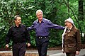 Zleva: Ehud Barak, Bill Clinton a Jásir Arafat v Camp Davidu, 11. července 2000