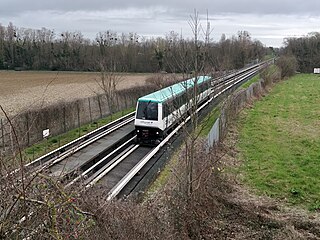 L'Orlyval à Wissous.