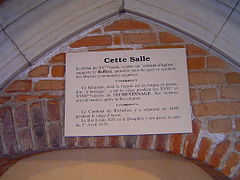 Plaque au rez-de-chaussée du beffroi.