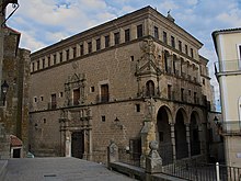 Palacio de los Vargas-Carvajal (ss. XVI-XVII).jpg