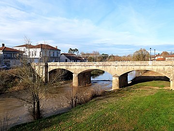 Pont des jumeaux Navarre (Pierre Navarre et Jean Navarre) à Tartas, reliant ville haute et ville basse