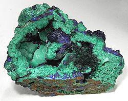 孔雀石(青色の藍銅鉱を伴う)