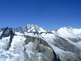 Vue du Lauteraarhorn et du Bärglistock avec le glacier du Gauli (à droite).