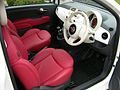 Het interieur van een Fiat 500 Lounche