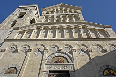 Westfassade der Kathedrale