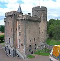 Le double donjon, bâtiment principal du château Dauphin.