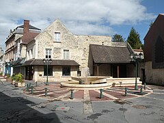 Fontaine, rue Gambetta.