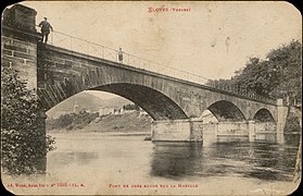 Pont sur la Moselle à Éloyes.