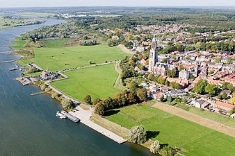 Deel van Rhenen. Op de voorgrond de Cuneratoren.