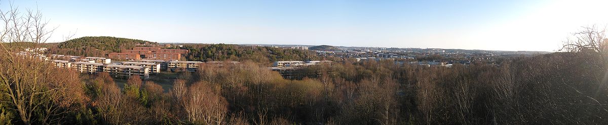 Panoramabild över Svartedalen från utkikspunkten vid Väderbodarna i Biskopsgården