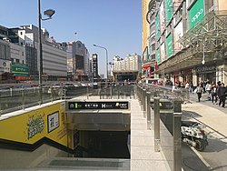 朝陽広場駅の出口