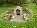 La fontaine de dévotion près de la chapelle de Sanspé (Sanspez).