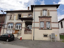 The town hall in Chazelles-sur-Albe