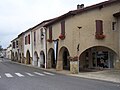 Arcades sur la place de la Mairie.