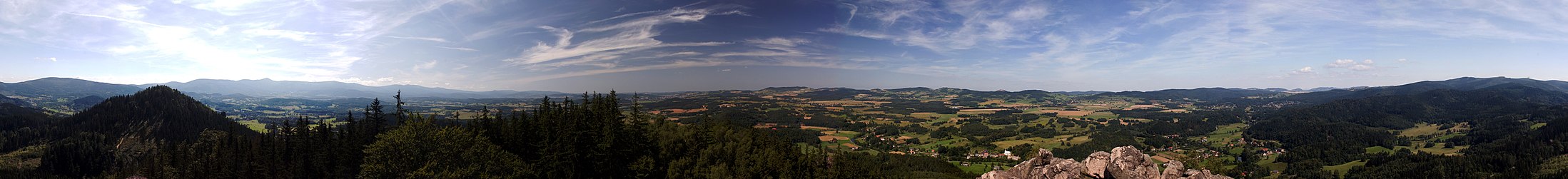 Panorama gminy Janowice Wielkie – widok z Sokolika