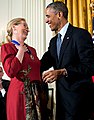 Președintele Barack Obama acordându-i Medalia Prezidențială a Libertății lui Meryl Streep, 2014