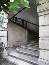 Escalier du pavillon de droite.