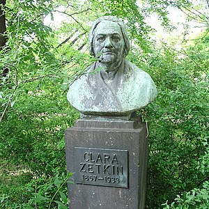 Un bust de Clara Zetkin a Dresden, Alemanya. Zetkin va ser membre del Reichstag i va cofundar el Dia Internacional de la Dona