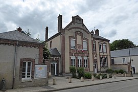 The town hall and school in Lumeau
