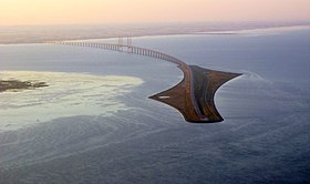 L'île de Peberholm, avec la Suède en haut