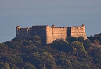 Face Nord et Ouest ( éclairée par le soleil couchant ) Fort Mont Alban.