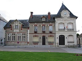 Gemeentehuis en school