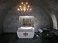 Sarkofagit kuninkaallisessa mausoleumissa: Haakon VII ja Maud sekä Olavi V ja Märtha